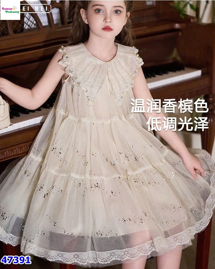 Đầm kem cổ bướm đính hạt kim tuyến