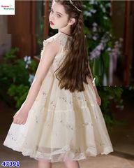 Đầm kem cổ bướm đính hạt kim tuyến