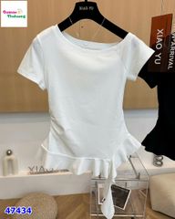 Áo thun trắng lệch vai tà