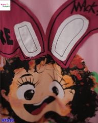 Áo hồng cô gái thỏ