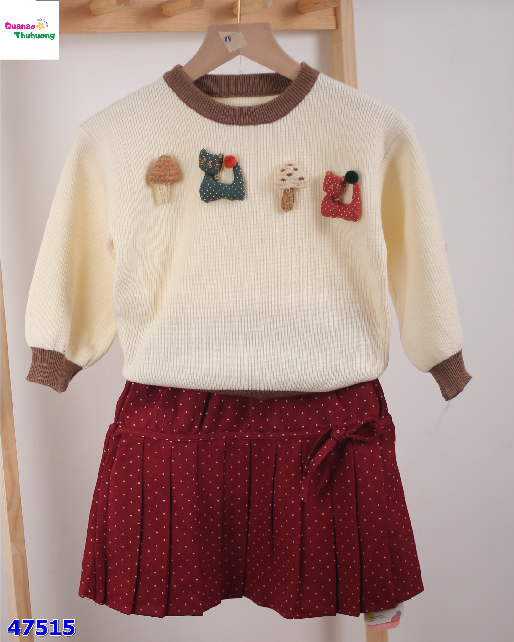 Set áo len kem cây thông , chân váy đỏ chấm bi