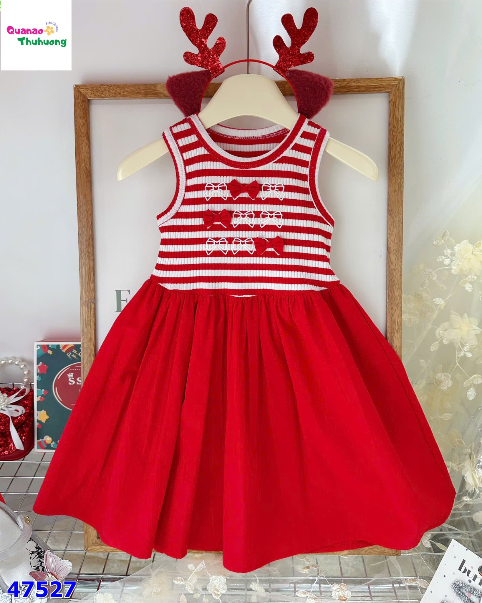 Đầm Sofia sọc đỏ thêu nơ