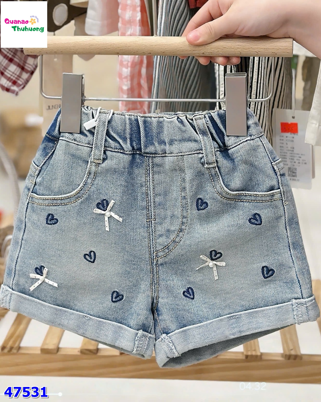 Quần short jean xanh trái tim