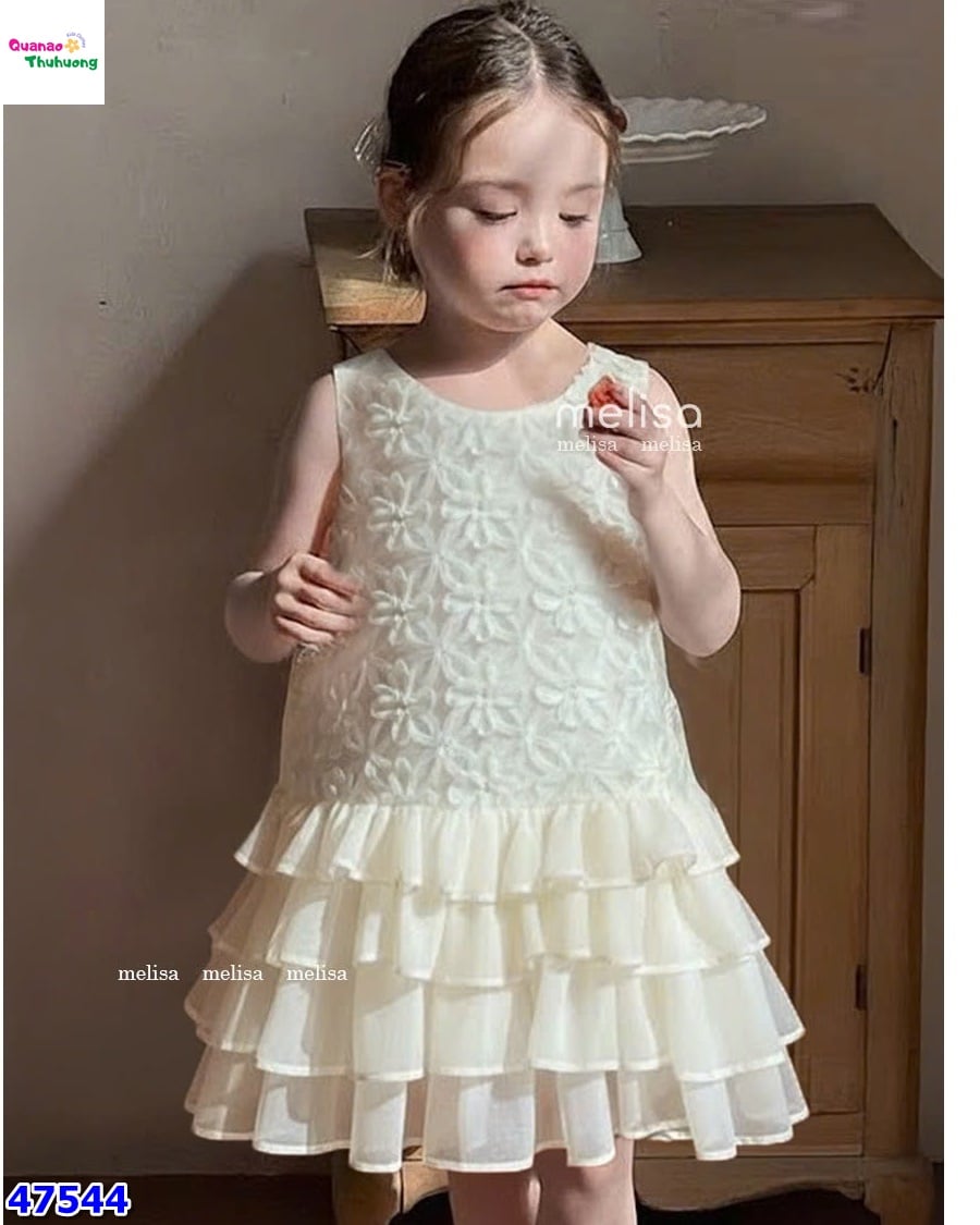 Đầm MLS kem thêu hoa nổi