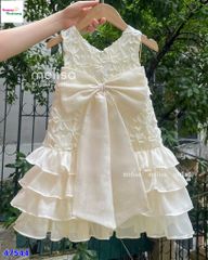 Đầm MLS kem thêu hoa nổi