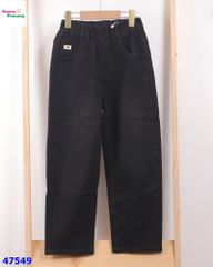 Quần jean đen túi chữ M