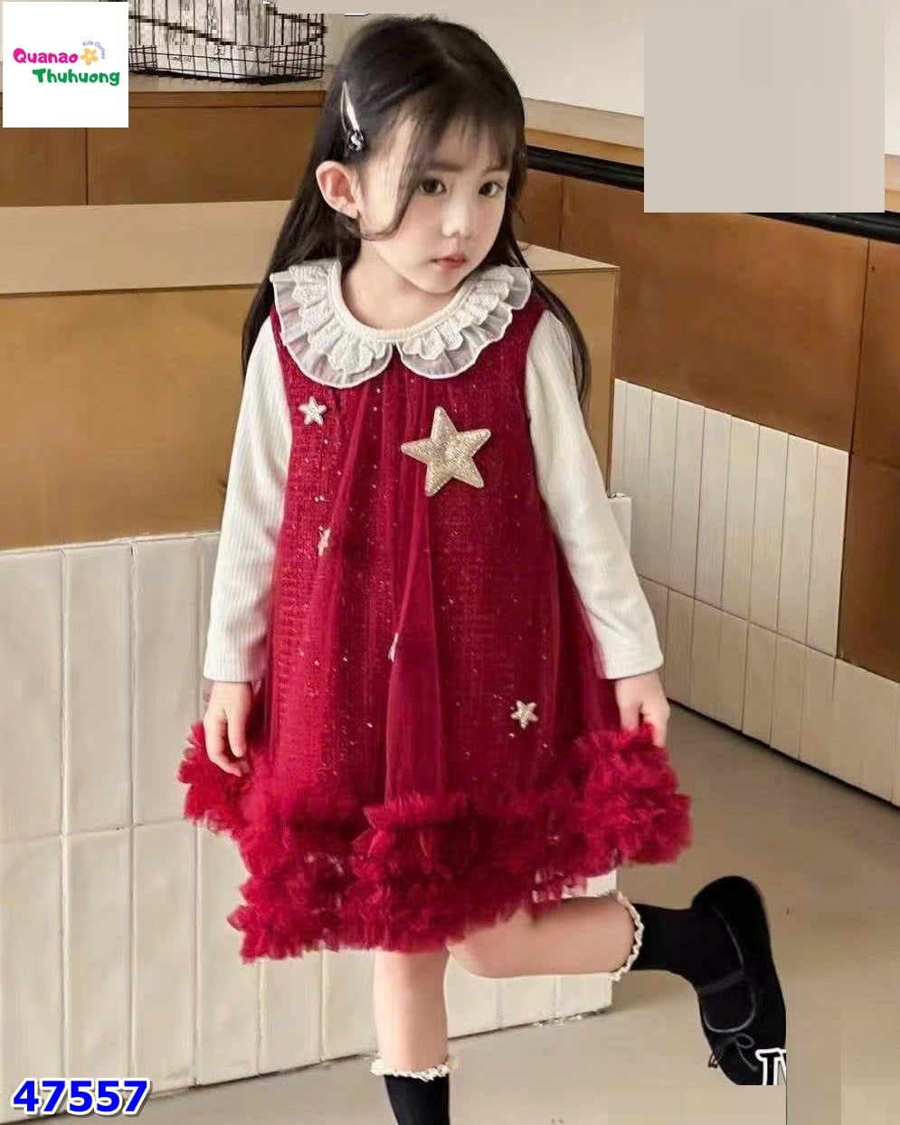 Đầm dạ đỏ ngôi sao