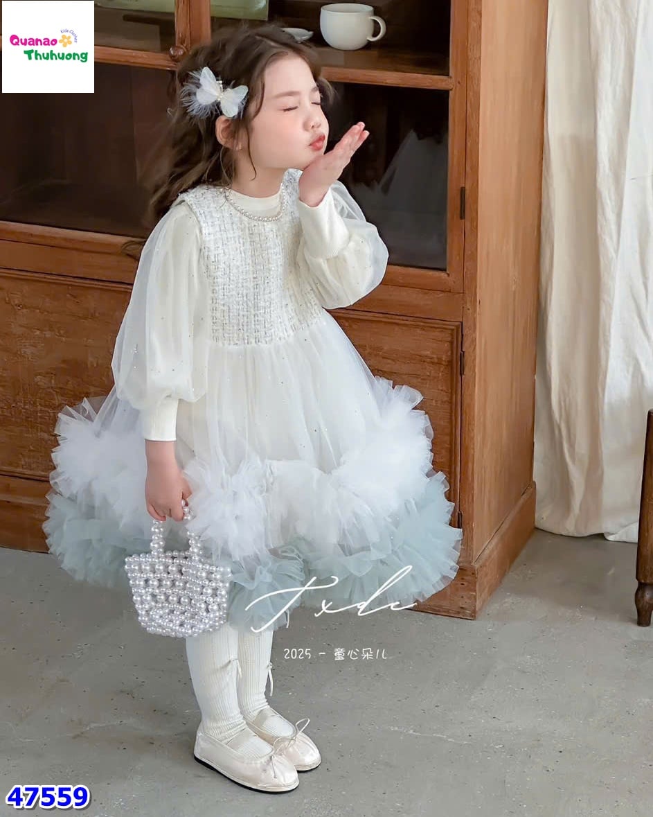 Đầm dạ kem tầng ren bồng