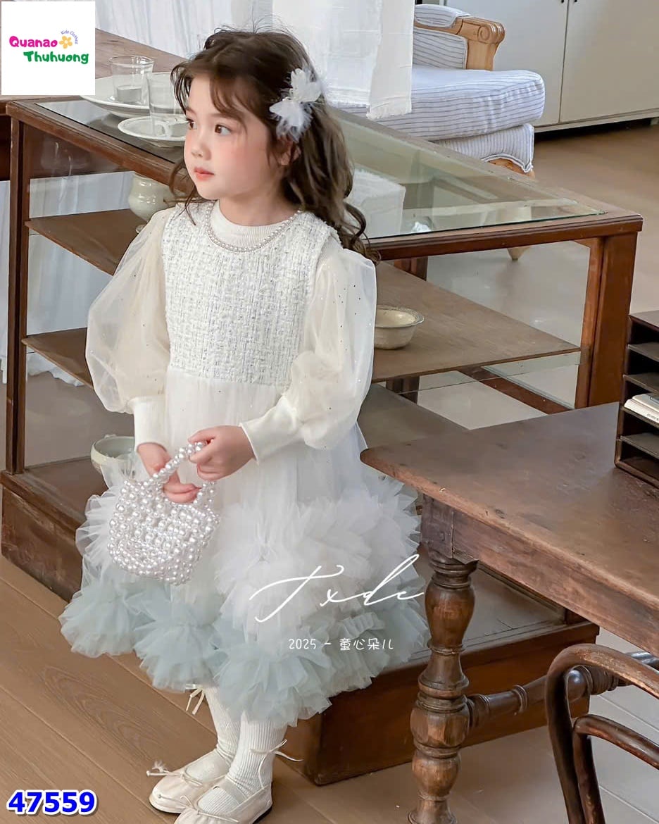 Đầm dạ kem tầng ren bồng