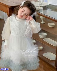 Đầm dạ kem tầng ren bồng