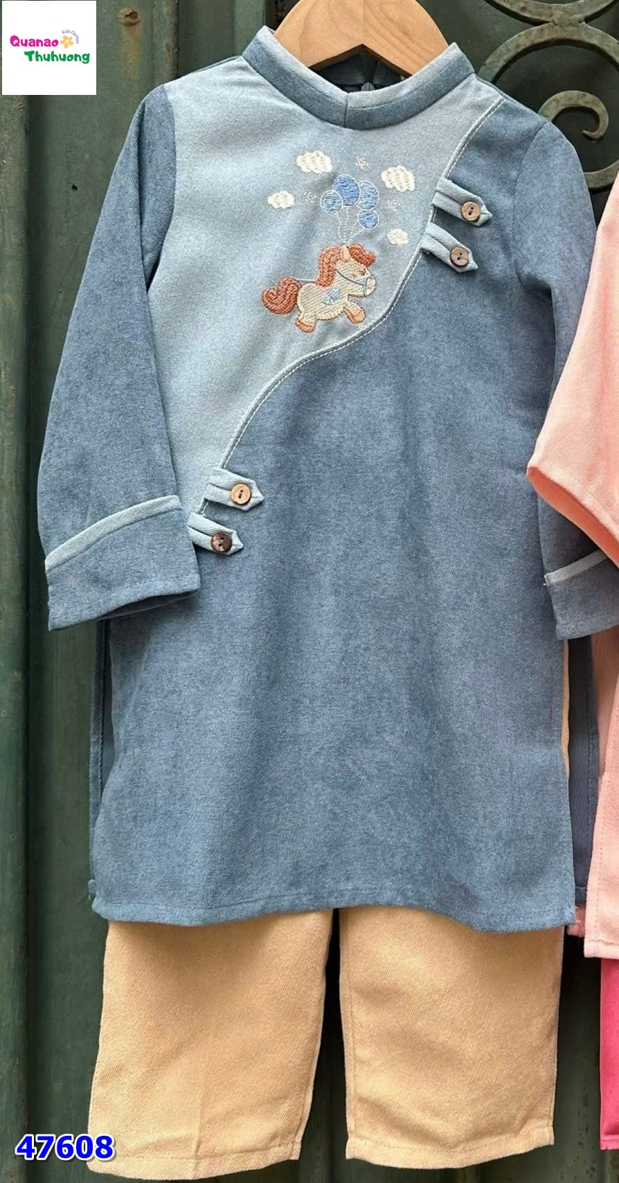 Áo dài Cúc chi xanh thêu ngựa