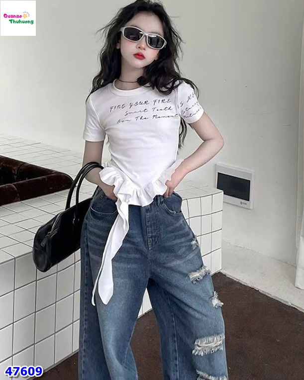 Áo trắng in chữ tua rua