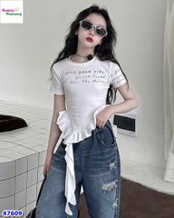 Áo trắng in chữ tua rua