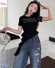 Áo đen in chữ tua rua