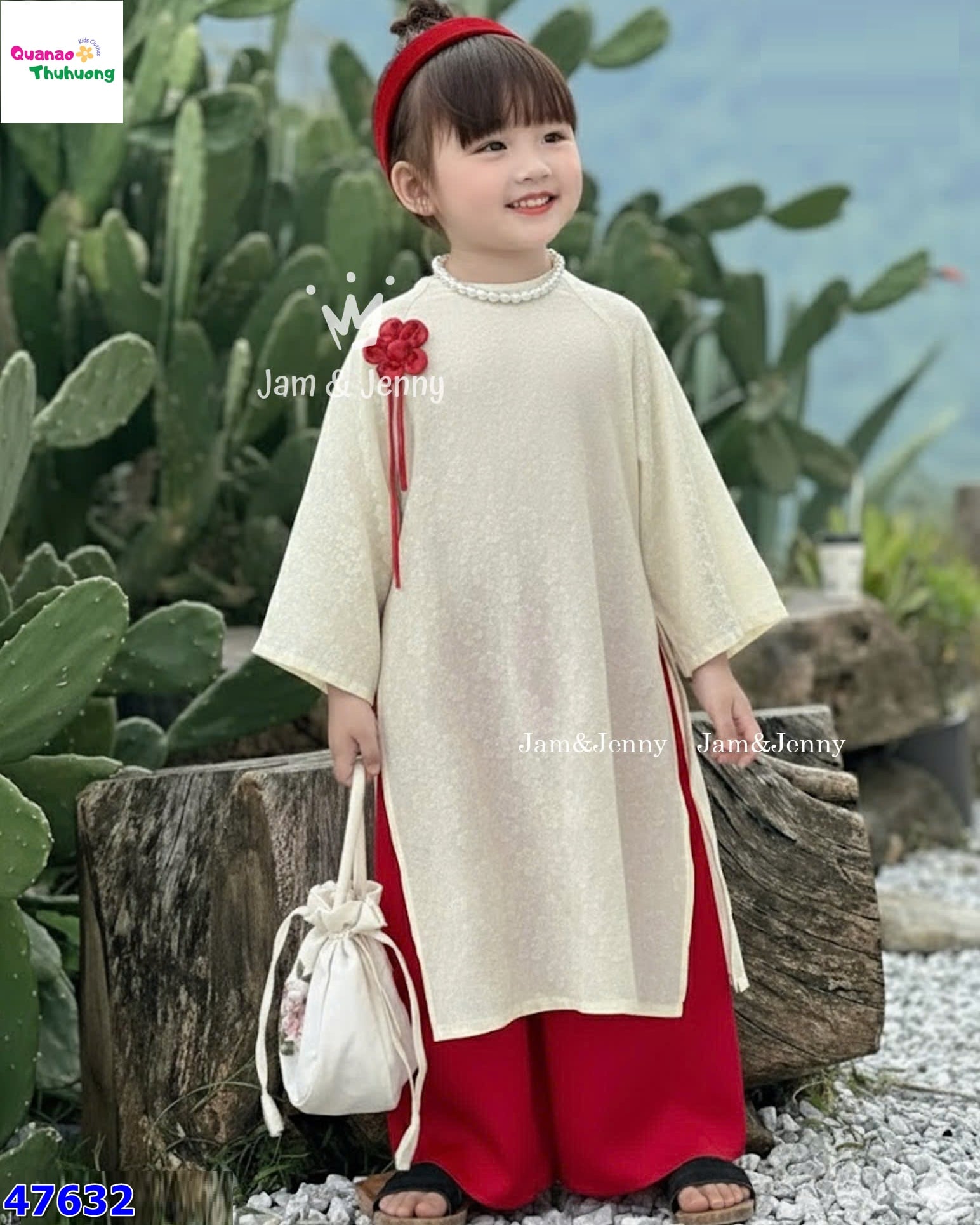 Áo dài J&J kem thêu hoa, quần đỏ