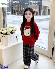 Áo len đỏ Kitty đeo tai nghe