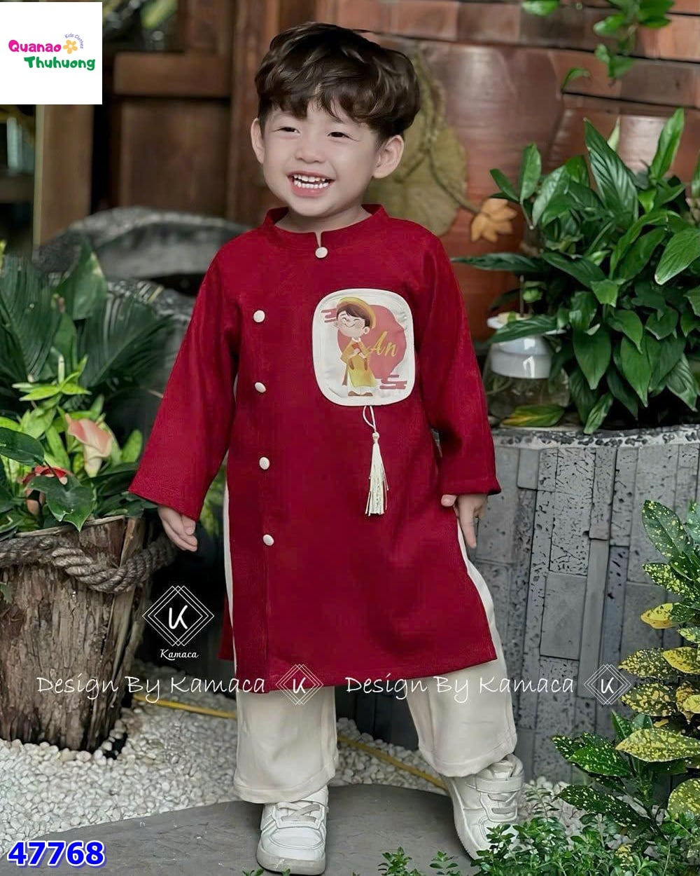 Áo dài Tết màu đỏ chữ An