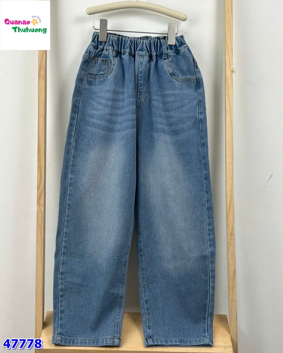 Quần jean xanh nhạt túi chữ U
