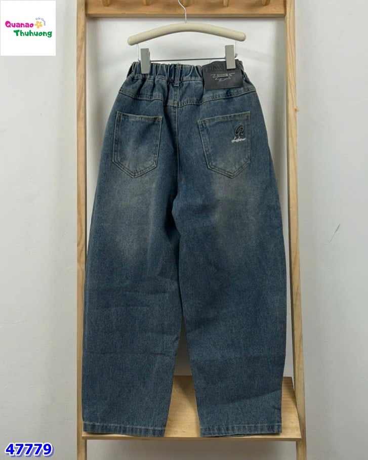 Quần jean xanh đậm túi chữ R