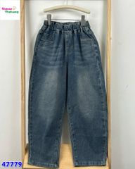 Quần jean xanh đậm túi chữ R