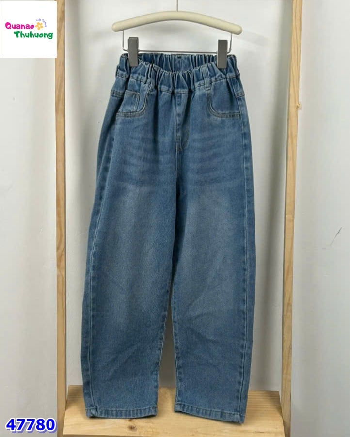 Quần jean xanh nhạt túi chữ R