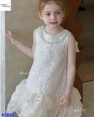 Đầm tiệc kem sát nách dập hoa