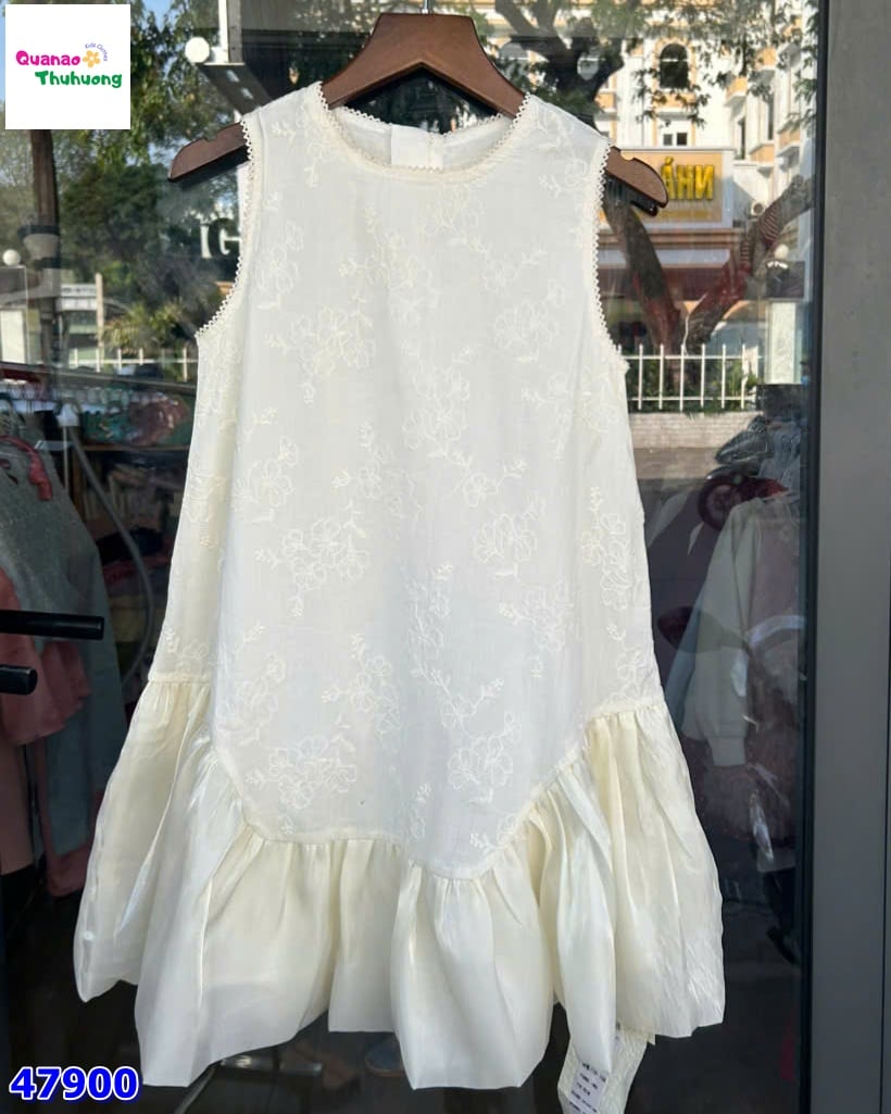 Đầm tiệc kem in hoa xòe