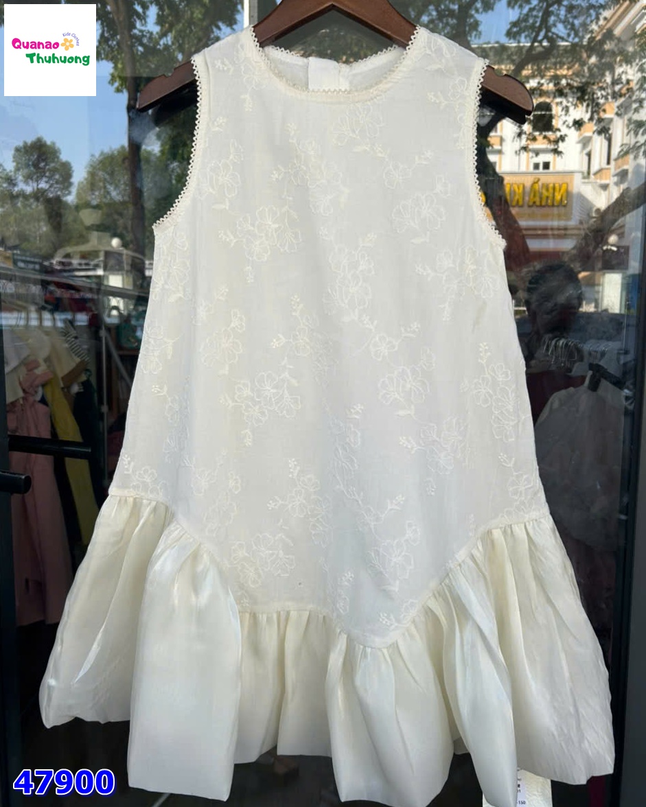 Đầm tiệc kem in hoa xòe