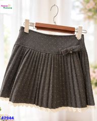 Chân váy xếp ly xám chấm bi