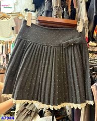 Chân váy xếp ly xám chấm bi