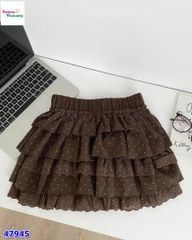 Chân váy nâu tầng chấm bi