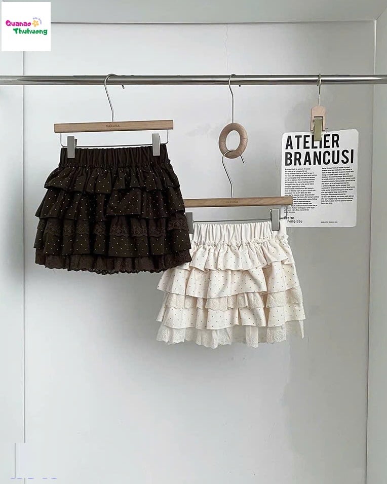 Chân váy nâu tầng chấm bi