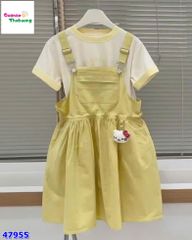 Set yếm vàng, áo kem SKOR