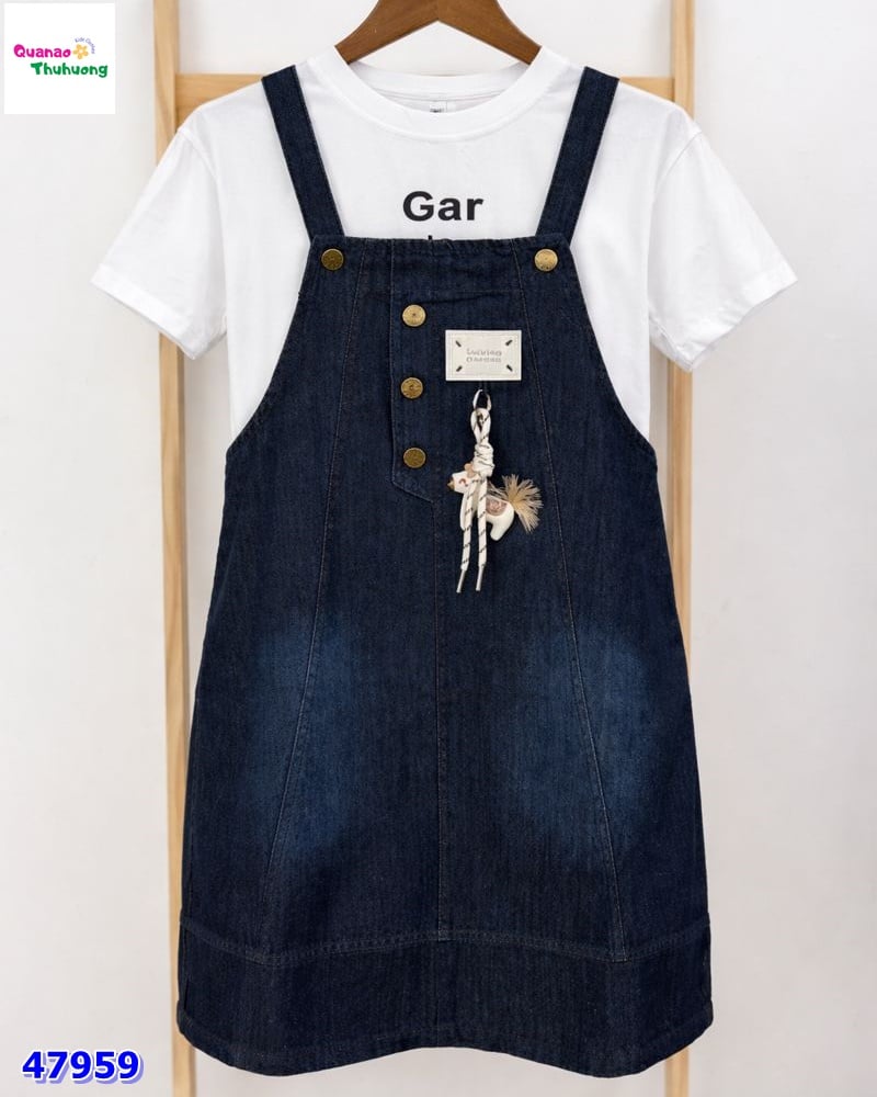 Set yếm jean DDH, áo trắng Garden