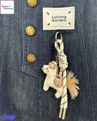 Set yếm jean DDH, áo trắng Garden