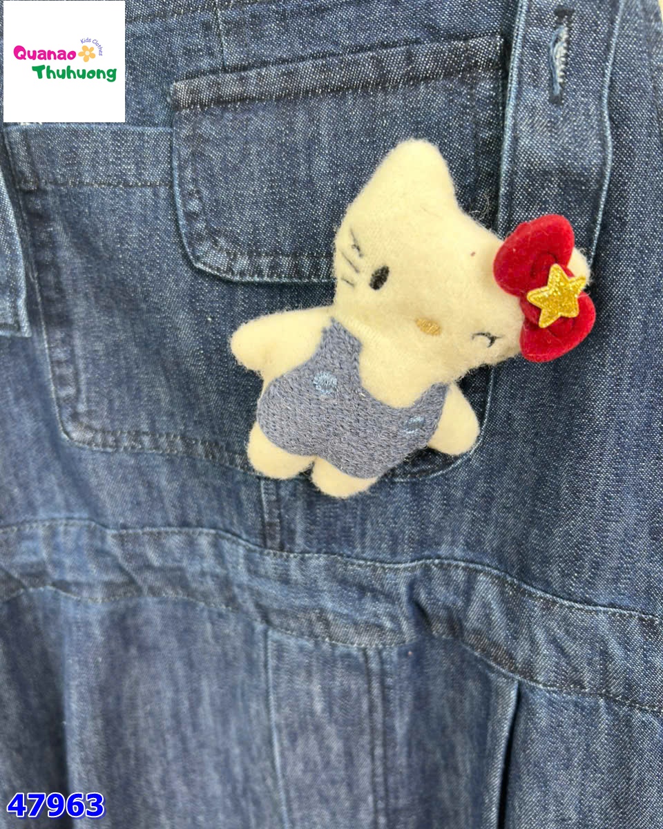 Set yếm jean, áo kem GRWM