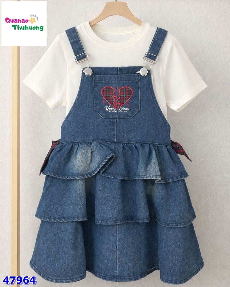 Set đầm yếm jean trái tim, áo trắng