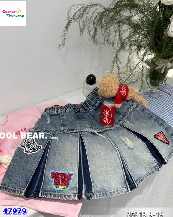 Chân váy jean CB chữ đỏ