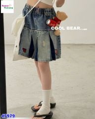 Chân váy jean CB chữ đỏ