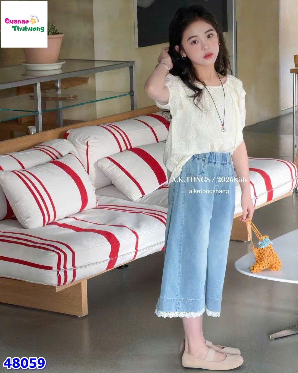 Set áo kem, quần Jean phối ren