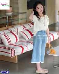 Set áo kem, quần Jean phối ren