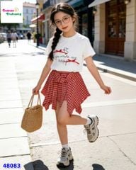 Set áo trắng đính nơ, chân váy caro đỏ