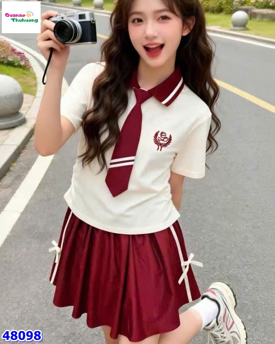 Set NYY polo kem, váy đỏ + cà vạt