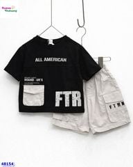 Set áo đen All American, quần kaki kem