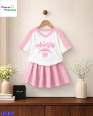 Set Nexxi áo NewCity, váy xếp ly hồng