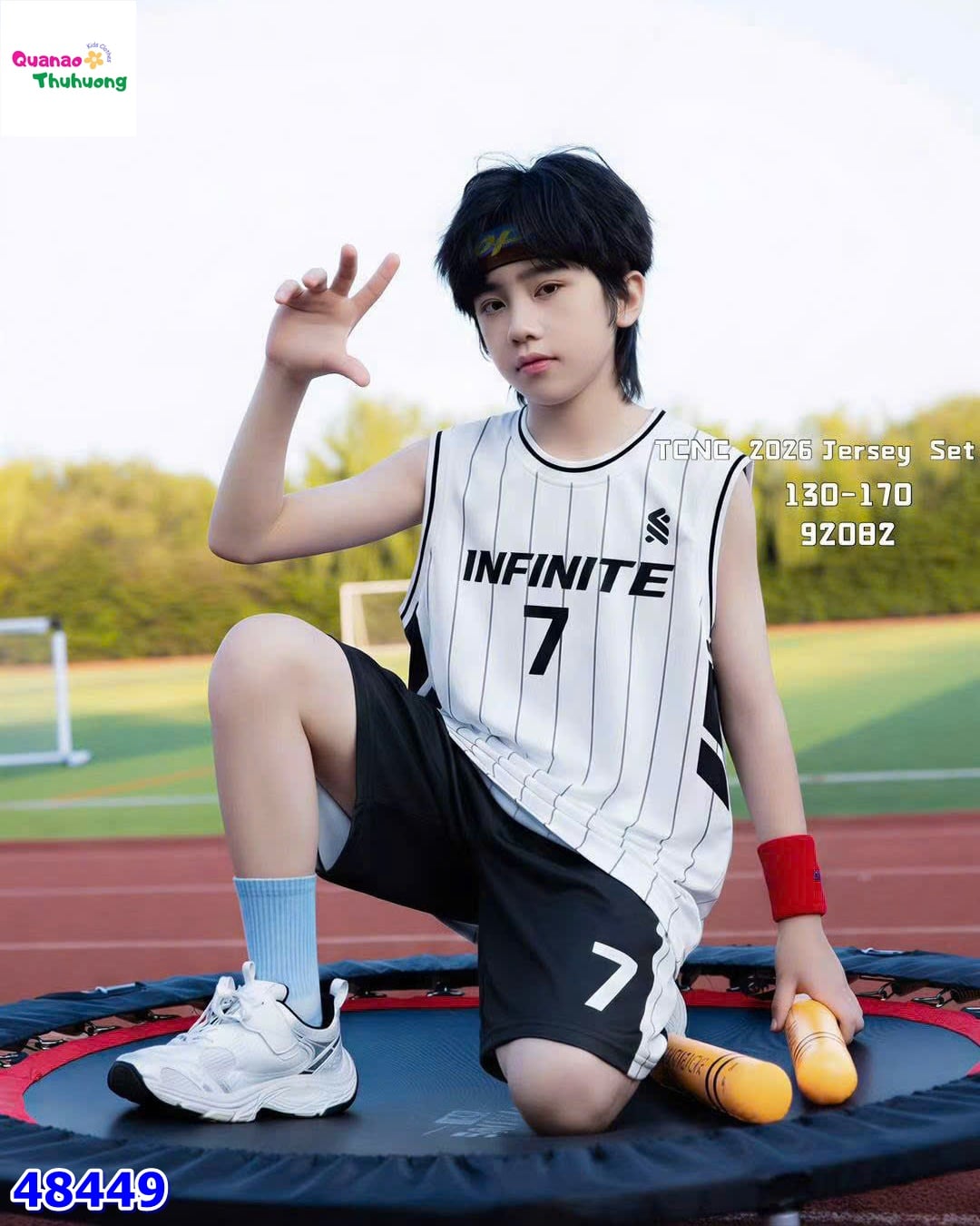 Bộ thể thao sọc trắng Infinite 7