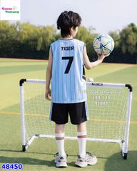 Bộ thể thao sọc xanh Infinite 7