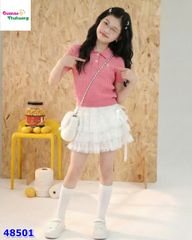 Set áo polo hồng, váy trắng