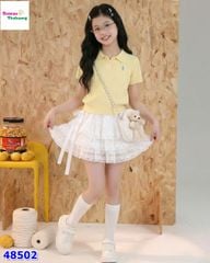 Set áo polo vàng, váy trắng
