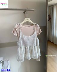 Áo hồng + yếm chấm bi trắng